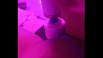 Gozando pra você com as pernas abertas