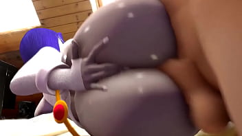 Beach bomber sucks and fucks in a threesome