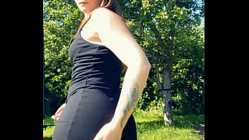 Petit plaisir d’un déshabillage en plein air