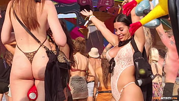 Micro bikini jiggling girl