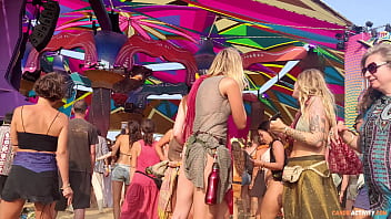 Micro bikini jiggling girl