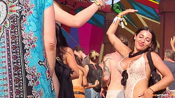 Micro bikini jiggling girl