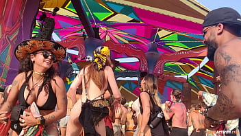 Micro bikini jiggling girl