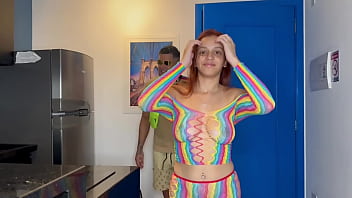 Novinha gostosa chega da festa e transa muito