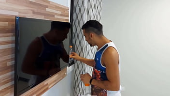 Vizinha chamou no meu apartamento e acabou acontecendo mais do que eu esperava veja