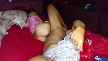 Minha esposa adora que fode ela de ladinho