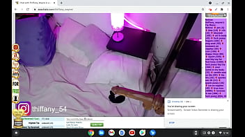 Big ass girl masturbates on cam