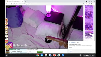 Big ass girl masturbates on cam