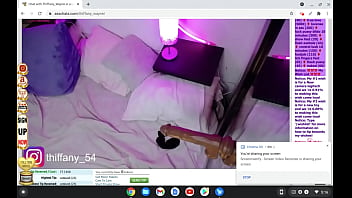 Big ass girl masturbates on cam