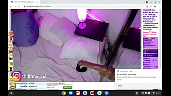 Big ass girl masturbates on cam