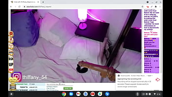 Big ass girl masturbates on cam