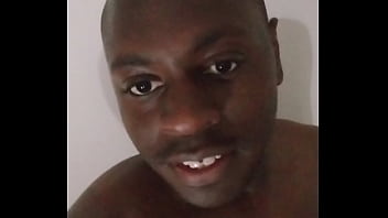 How to make my arms look bigger like the size of my legs for free while taking a selfie