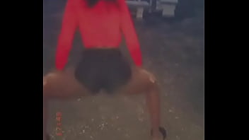 Slim girl with a sexy ass twerking