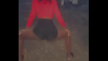 Slim girl with a sexy ass twerking