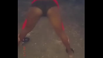 Slim girl with a sexy ass twerking