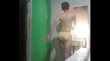 De Cueca Amarela Andando thumbnail