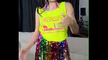 No carnaval vá de carona com eva perez