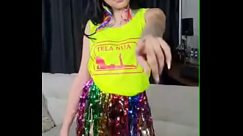 No carnaval vá de carona com eva perez