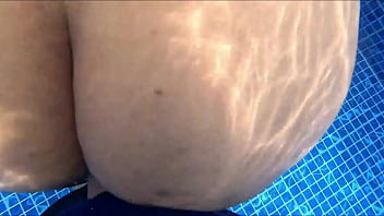 Atrapo en la piscina a desconocida golosa de culo enorme y le clavo la verga directo al coño