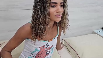 Enteada Virgem Chamou Padrasto Em Seu Quarto Pra Iniciar Ela No Sexo Anal Só Pra Ela Não Perder O Namoradinho thumbnail