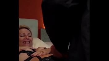 Desgraçado me arrombou e ainda gozou quase meio litro de leitinho em mim eu queria na minha cara mas o flávio não de