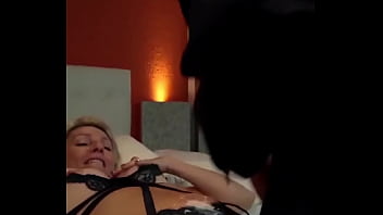 Desgraçado me arrombou e ainda gozou quase meio litro de leitinho em mim eu queria na minha cara mas o flávio não de