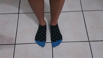 Rica mujer enseñando pierna