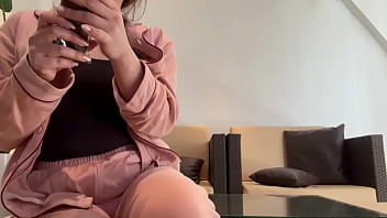 【女子大生のルーティン】 朝起きてパジャマでオナニーしたら甘い液でてきちゃいました。