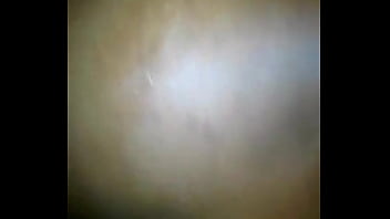 Gemendo gostoso e gozando pelo cu