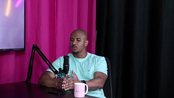 Entrou no mundo liberal com apoio de um casal e teve interesse em conhecer uma produtora lucas ferraz sheer red