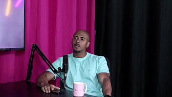 Entrou no mundo liberal com apoio de um casal e teve interesse em conhecer uma produtora lucas ferraz sheer red