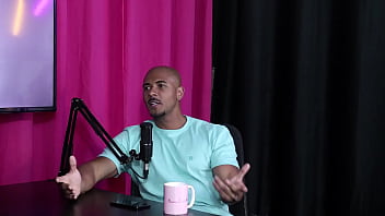 Entrou no mundo liberal com apoio de um casal e teve interesse em conhecer uma produtora lucas ferraz sheer red