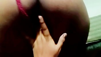 Morena milf culona follada de perrito cuando el cornudo no está casa