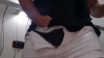 Arriva con un'intensa sborrata da bere in primo piano cazzo enorme superdotato italiano guarda come mi sego in primo piano mentre te lo sbatto in faccia