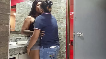 Primero me tienes que atender y tener sexo salvaje conmigo antes de irte