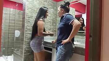 Primero me tienes que atender y tener sexo salvaje conmigo antes de irte