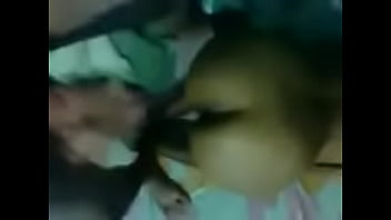 Mulher de quatro na xoxota e gozada em cima