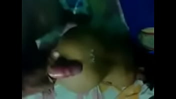 Mulher de quatro na xoxota e gozada em cima