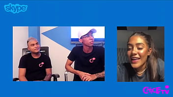 Conversando con dubaii pr