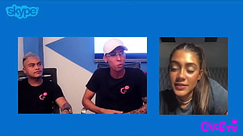 Conversando con dubaii pr