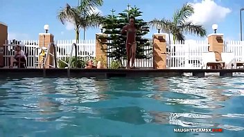 Booty shaking underwater in hd ass sexy