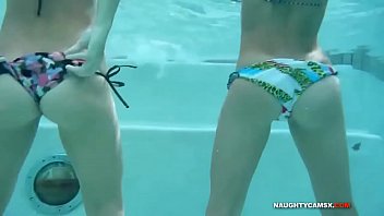 Booty shaking underwater in hd ass sexy