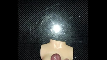 Me hago una paja rusa con las pequeñas tetas de dolly