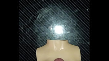 Me hago una paja rusa con las pequeñas tetas de dolly