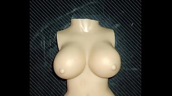 Me hago una paja rusa con las pequeñas tetas de dolly