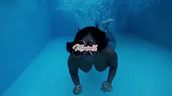 It's mugur drinking maxine x's squirt during a hard pussy fucking