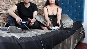 Me follan mientras juego videojuegos