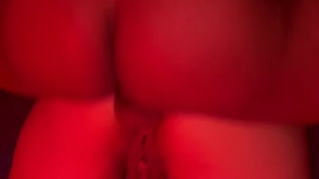 Dando o cu e deixando gozar dentro com força