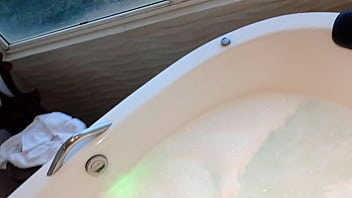 Comi uma atriz pornô famosa que dizia não fazer programa olha aí a prova que a cachorra é garota de programa