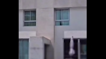 Conheci o macho na piscina enquanto o corno subiu pra pegar o bronzeador